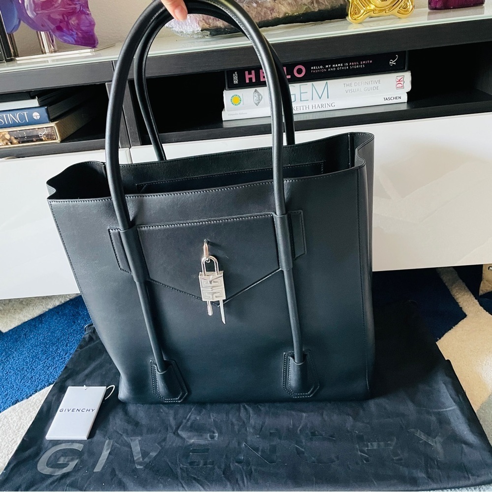 Brand New Givenchy Antigona Lock Soft Calfskin Black Leather Unisex Tote… - Picture 2 of 15